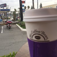 Photo taken at The Coffee Bean &amp;amp; Tea Leaf by Ahmad on 2/10/2017
