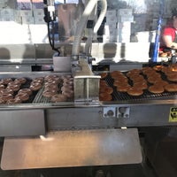 Das Foto wurde bei Krispy Kreme von Michelle G. am 3/2/2017 aufgenommen