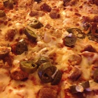 10/8/2012 tarihinde Dan H.ziyaretçi tarafından Cheesy Lee&amp;#39;s Amazing Pizza'de çekilen fotoğraf