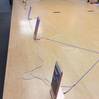 Photo taken at Apple North Michigan Avenue by Katylou M. on 9/27/2017