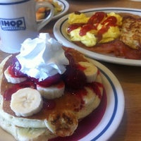 Photo taken at IHOP by Yuka Y. on 8/14/2012