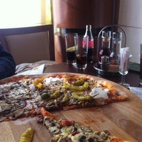 Photo taken at Pizza Napoli by Mirna G. on 11/14/2011