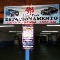 Photo taken at Estacionamento Blue Park by Samuel O. on 3/1/2012