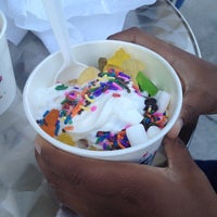 7/17/2012 tarihinde Sheree M.ziyaretçi tarafından SnoYo Gourmet Frozen Yogurt &amp; Ice Cream'de çekilen fotoğraf