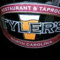 Foto scattata a Tyler&amp;#39;s Restaurant &amp;amp; Taproom da Robert T. il 4/8/2012
