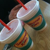 Photo taken at SMOOTHIE KING by 알몽 이. on 3/15/2012