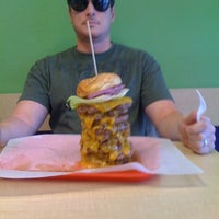 รูปภาพถ่ายที่ Lobby&amp;#39;s Beef-Burgers-Dogs โดย Lobby S. เมื่อ 6/15/2011
