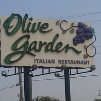 Photo taken at Olive Garden by Shannon Y. on 9/1/2011