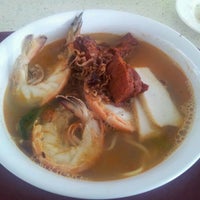 Photo taken at Dong Hai Yuan Jumbo (Sea Prawn) Noodle by AA M. on 3/13/2012