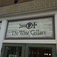 รูปภาพถ่ายที่ The Wine Cellars - Fine Wine, Gifts &amp;amp; Wine Café โดย Jonathan W. เมื่อ 11/15/2011
