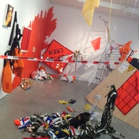 3/24/2012 tarihinde Rebecca T.ziyaretçi tarafından Leo Koenig Gallery'de çekilen fotoğraf