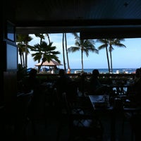 รูปภาพถ่ายที่ Duke&amp;#39;s Waikiki โดย hi_la_rock เมื่อ 2/27/2012