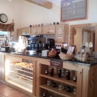 Photo prise au Red Barn Coffee At Angel&#39;s Cafe par Amanda J. le8/29/2012