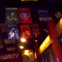 รูปภาพถ่ายที่ University Sports Bar โดย Marcela E. เมื่อ 9/4/2011