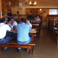 Photo taken at Slim&amp;#39;s Bar-B-Q &amp;amp; Grill by kacy g. on 7/12/2011