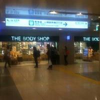 Photo taken at THE BODY SHOP by Chizuko S. on 6/12/2012