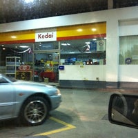 Foto scattata a Shell da Siti Khamsiah il 3/12/2012