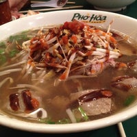 Photo taken at Pho Hoa by Pedro R. on 6/6/2012