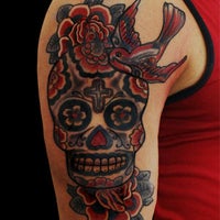 รูปภาพถ่ายที่ Calavera Tattoo Arte Estilo โดย Calavera T. เมื่อ 7/11/2012