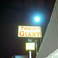 Foto diambil di Thrift Giant oleh Brandie C. pada 11/29/2011