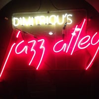 8/19/2012에 Meredith님이 Dimitriou&#39;s Jazz Alley에서 찍은 사진