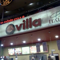 Photo taken at Villa Fresh Italian Kitchen by Pavel on 8/1/2011