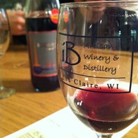 Foto tomada en Infinity Beverages Winery &amp;amp; Distillery  por Lynette K. el 9/1/2012