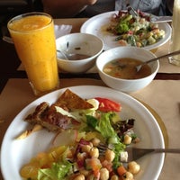 Foto diambil di Banana Verde oleh Mabel L. pada 5/27/2012