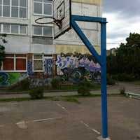 Photo taken at Баскетбольная площадка у 18 лицея by Di N. on 6/7/2012