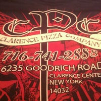Foto tirada no(a) Clarence Pizza Company por Kevin S. em 12/24/2011