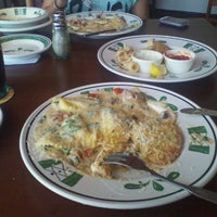 Photo taken at Olive Garden by D.j. W. on 7/28/2012