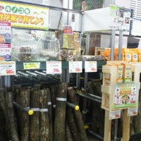 Photo taken at ビーバートザン 厚木店 by Kei T. on 12/23/2011