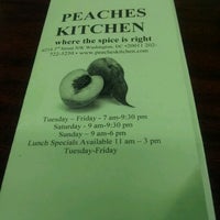 Das Foto wurde bei Peaches Kitchen Restaurant &amp;amp; Catering Service von De&amp;#39;Mesha A. am 12/24/2011 aufgenommen