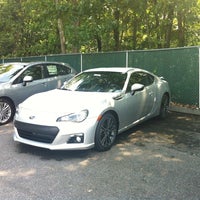 รูปภาพถ่ายที่ Suburban Subaru โดย Jeff H. เมื่อ 8/18/2012