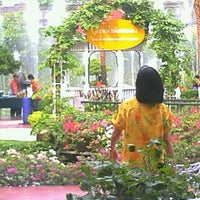 Photo taken at สวนน้ำพัฒนธารา , นิด้า by Chonla Z. on 4/8/2011