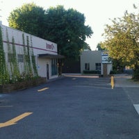 Photo taken at F. H. Steinbart Homebrew Supply by Dan O. on 9/10/2011