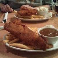 Foto diambil di JimmyC&amp;#39;s Fish &amp;amp; Chips oleh Julieanna D. pada 11/29/2011