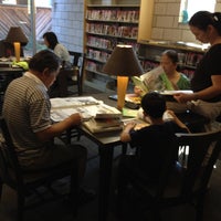 Foto tirada no(a) West Valley Branch Library por iKon em 8/18/2012