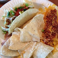 รูปภาพถ่ายที่ Taco Tico โดย Travis B. เมื่อ 6/2/2012