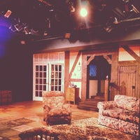 รูปภาพถ่ายที่ Circle Theatre โดย Bianca C. เมื่อ 9/2/2012