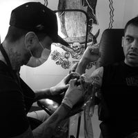 Foto diambil di Calavera Tattoo Arte Estilo oleh Calavera T. pada 4/28/2012