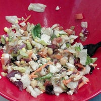 4/21/2012 tarihinde Michele G.ziyaretçi tarafından Salad Creations'de çekilen fotoğraf