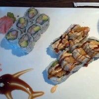 รูปภาพถ่ายที่ Kabuki Fusion Sushi &amp;amp; Grill โดย Erin L. เมื่อ 4/9/2012