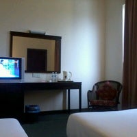 Photo taken at Carlton Holiday Hotel &amp;amp; Suites by EstiMate B. on 3/2/2012