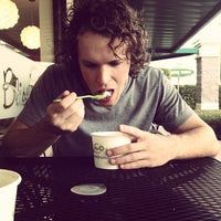 Foto tomada en BlissKiwi Frozen Yogurt  por Nathan K. el 4/13/2012