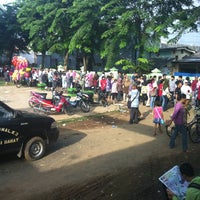 Photo taken at Kantor Kecamatan Bekasi Barat by Aldi N. on 3/12/2012