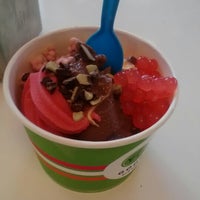 Photo taken at Yo-N-Go! Frozen Yogurt by Melanie C. on 6/30/2012