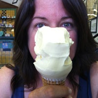 Foto tirada no(a) Sugar &amp;amp; Spice Ice Cream Parlor and Cake Supply Store por Dennis N. em 6/23/2012