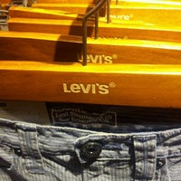 one utama levis