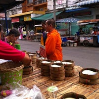 Photo taken at ร้านใส่บาตร by Nid U. on 7/24/2012